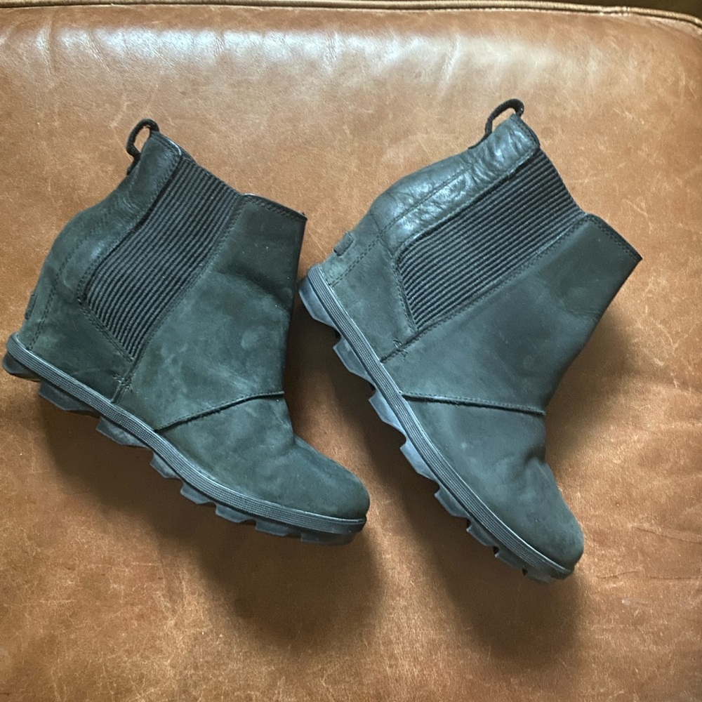 Sorel Joan of Arctic II Black Wedge Chelsea Ankle Boots Size 10.5